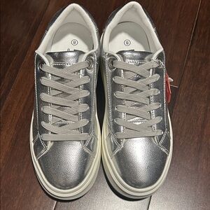 Yoki Silver Metallic Lace-Up Sneakers